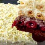 A híres sütemény, ami az egész világot megőrjíti! Hihetetlenül finom sütemény. Fantasztikus meggyes pite recept